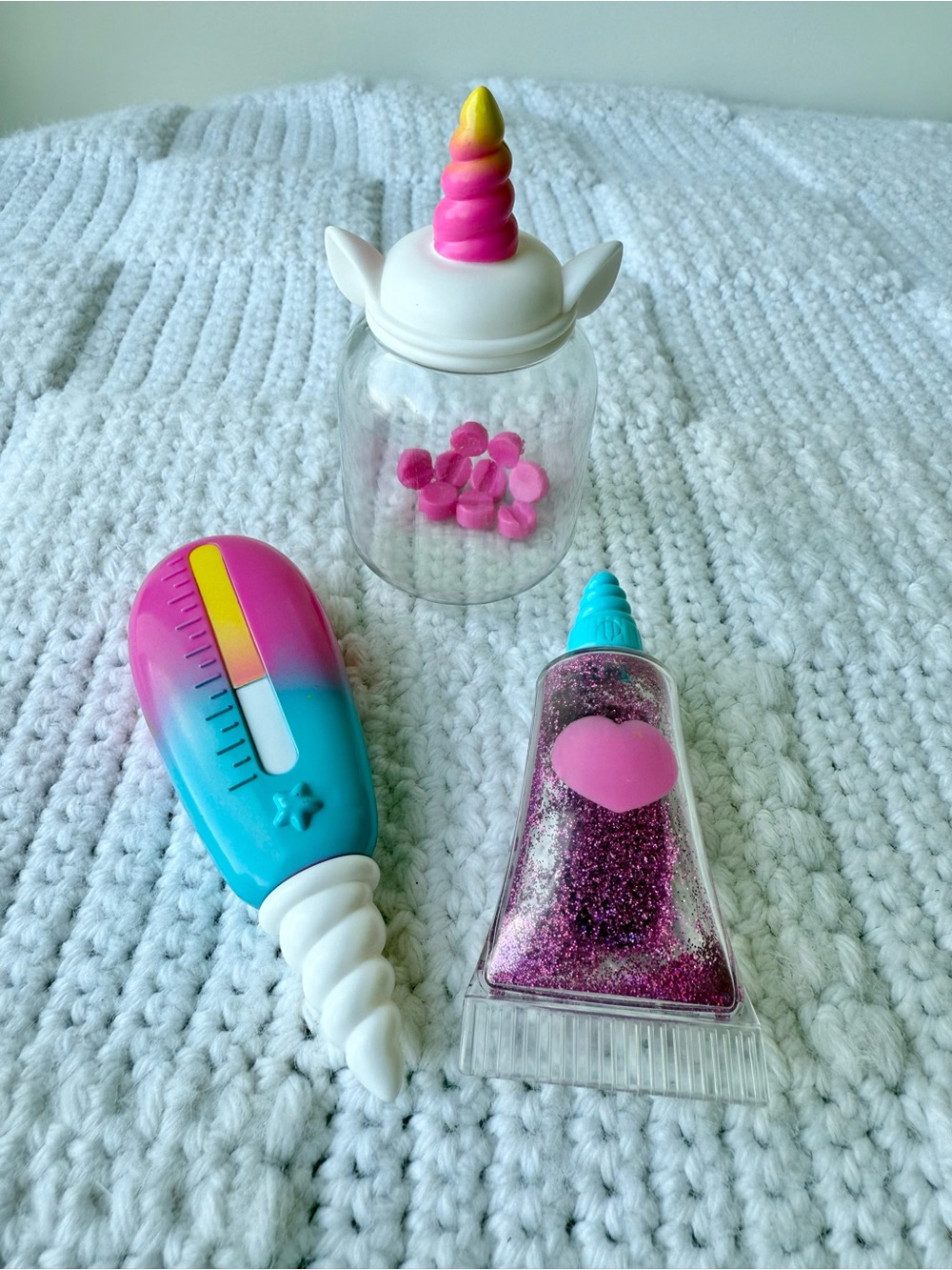 Little Live Pets Rainglow the Unicorn Vet Set